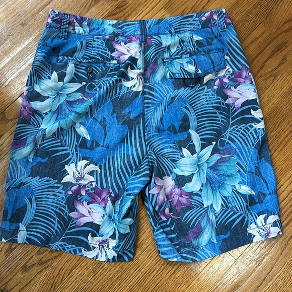 Tommy Bahama shorts! Size 32 - Picture 5 of 7